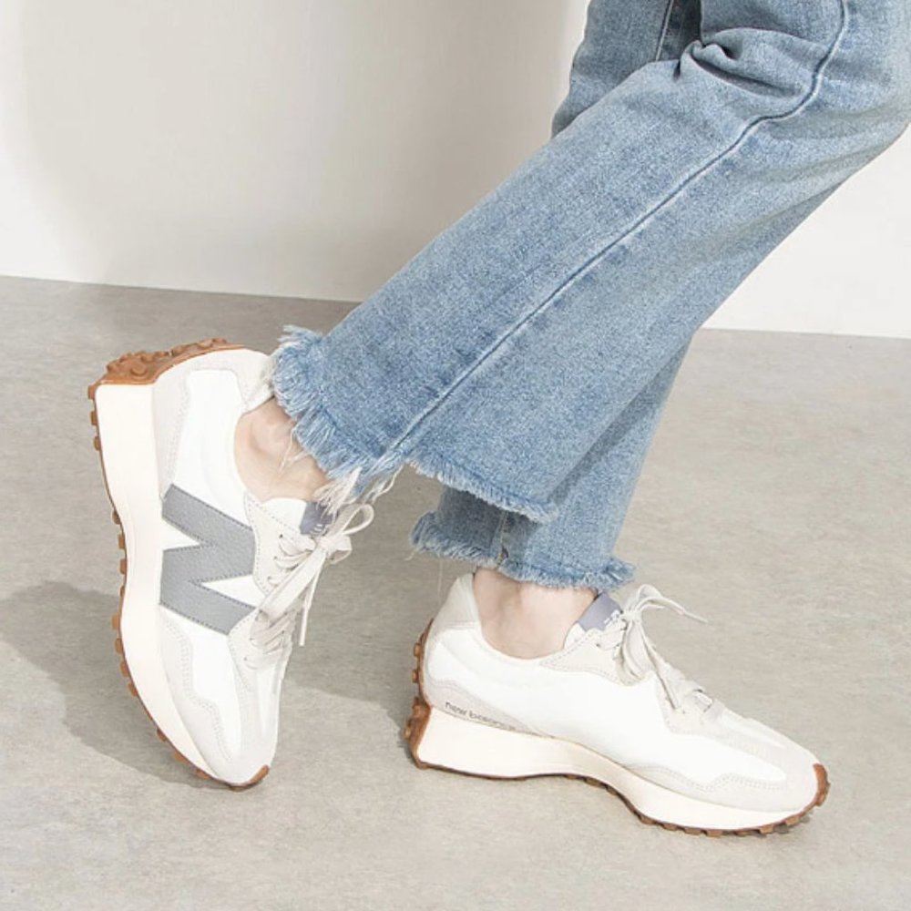 NEW BALANCE 327 Unisex W9.5/M8 Casual Sneakers Shoes Moonbeam Grey Leather LOGO